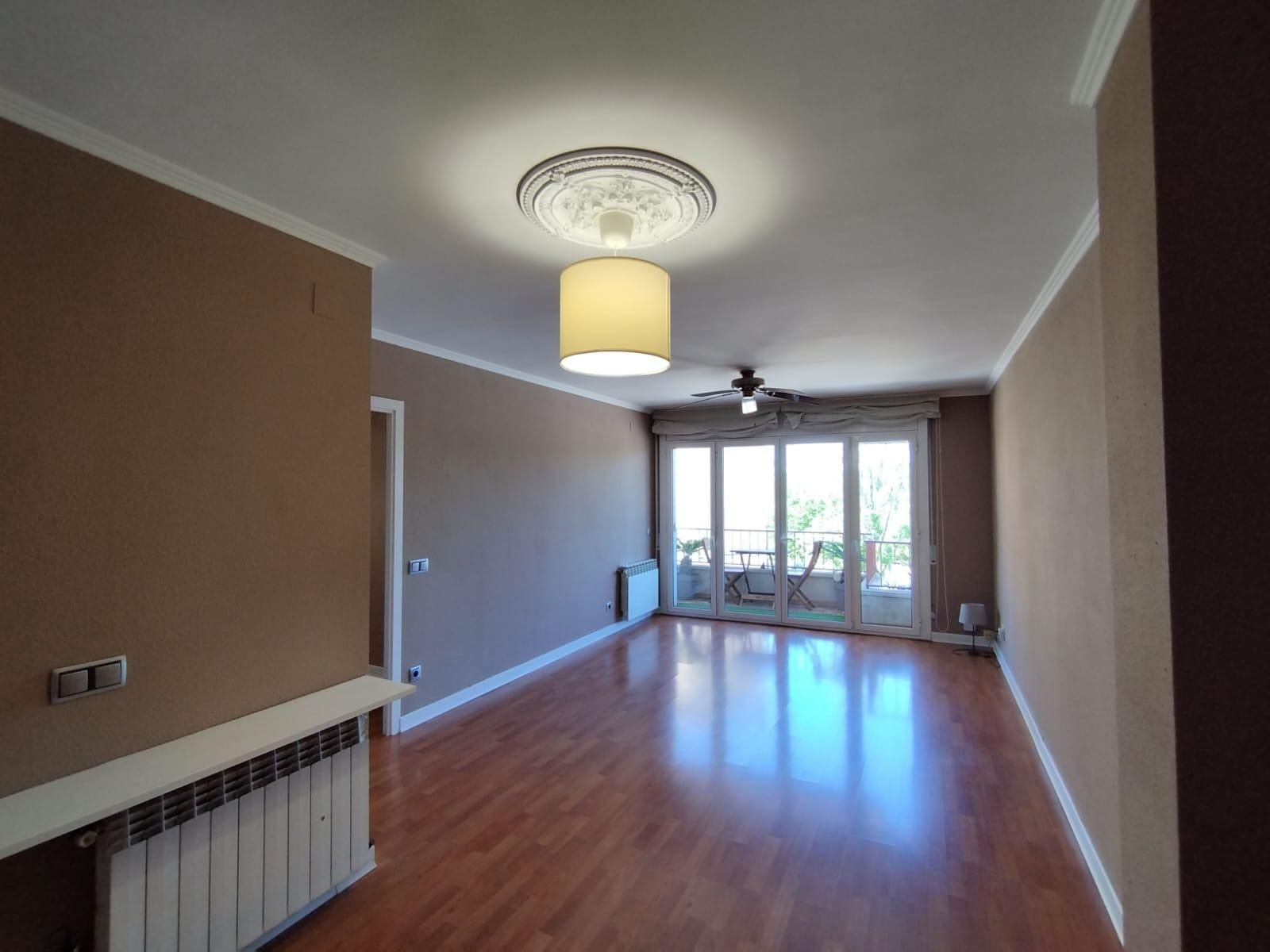 Sala de estar de Piso de alquiler en Vilafranca del Penedès con Balcón