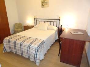 Schlafzimmer von Wohnung zur Miete in Gijón  mit Parkett, Möbliert und Waschmaschine