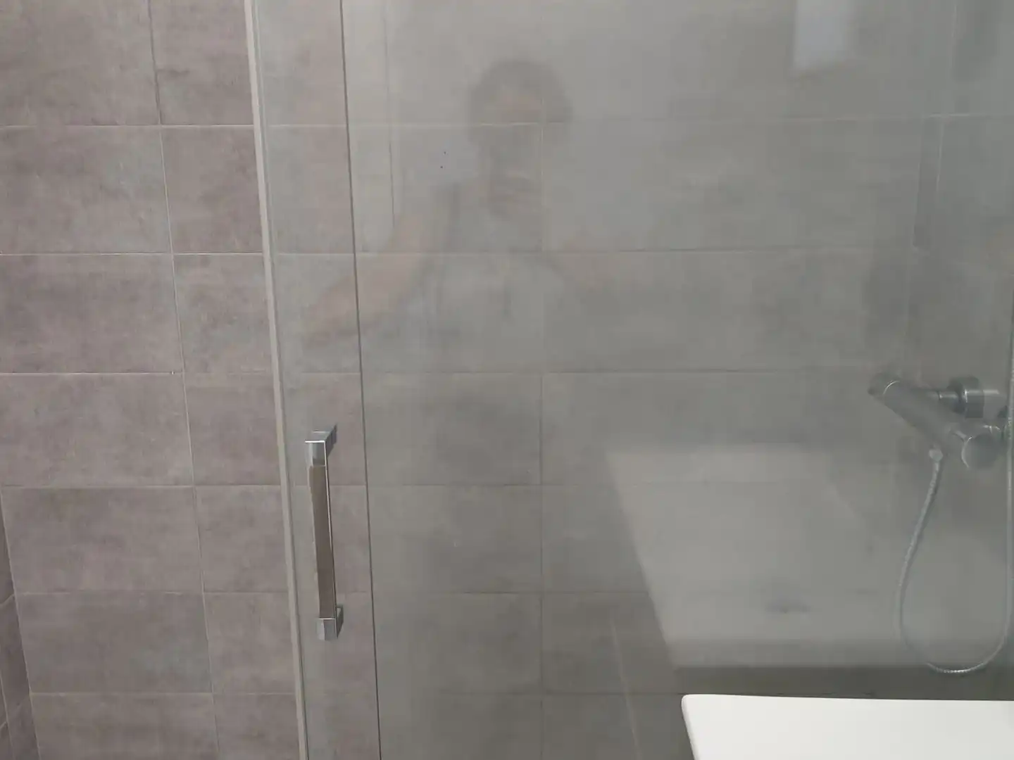 Badezimmer von Wohnung zur Miete in Santiago de Compostela  mit Heizung, Abstellraum und Ofen