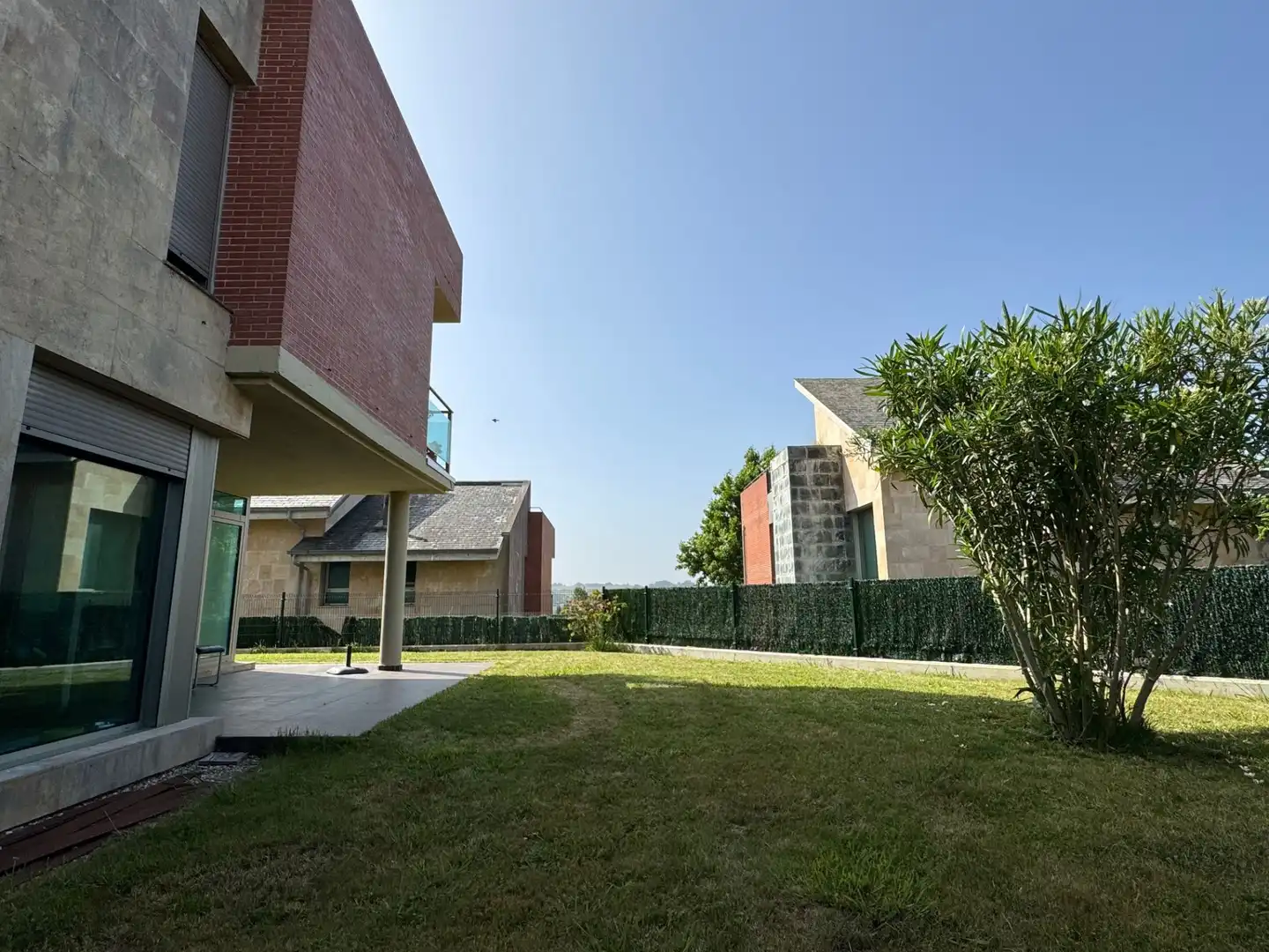 Vista exterior de Casa o xalet en venda en Santa Cruz de Bezana amb Calefacció, Jardí privat i Terrassa