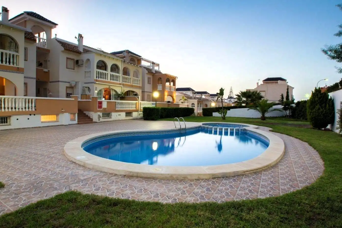 Piscina de Planta baja en venta en Torrevieja con Aire acondicionado, Calefacción y Jardín privado