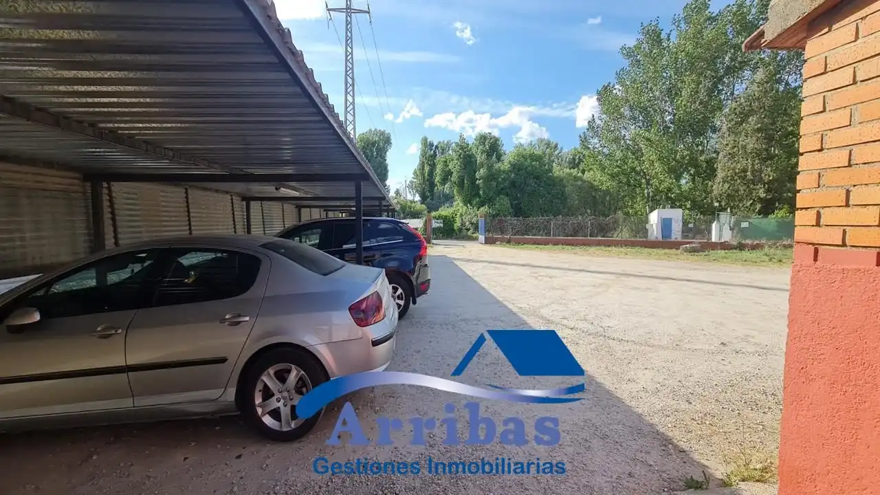 Parking de Local en venta en Escalona con Aire acondicionado y Calefacción