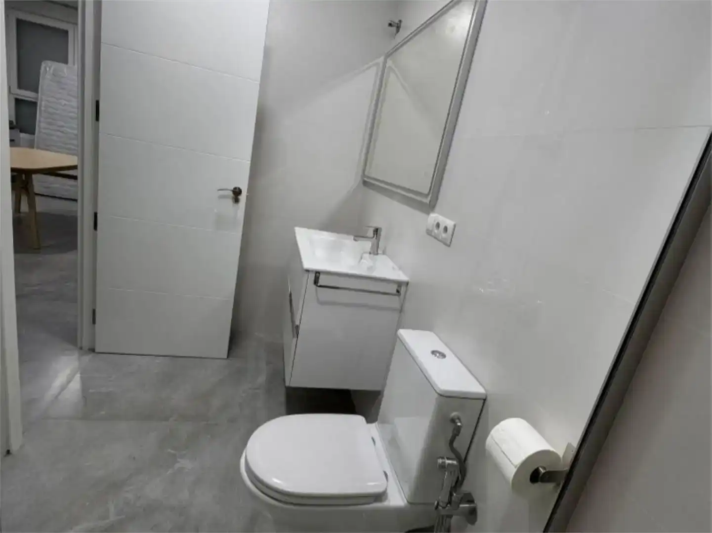 Badezimmer von Erdgeschoss zur untervermieten in Elche / Elx mit Klimaanlage und Möbliert