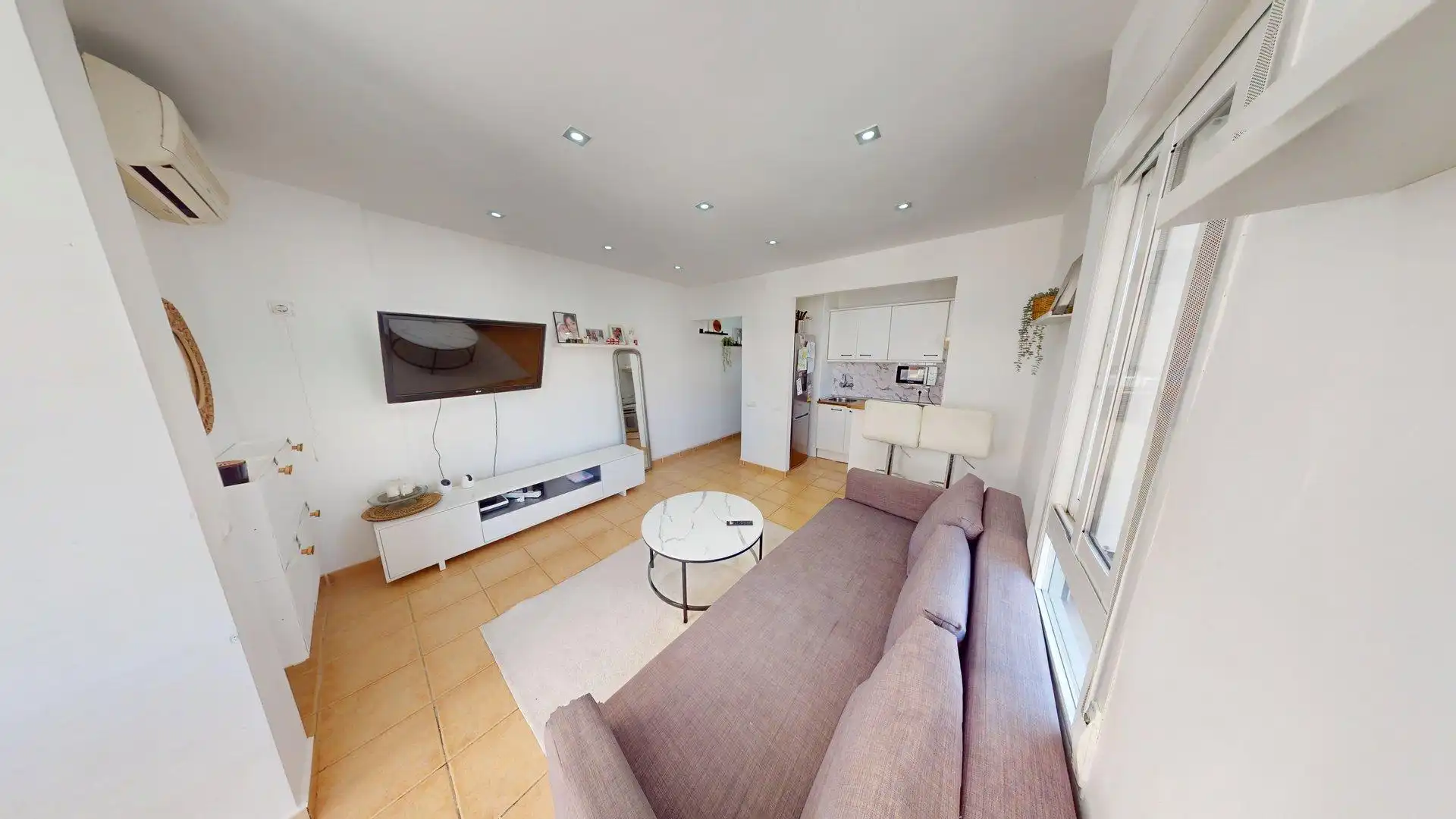 Living room of Flat for sale in Benalmádena  with Air Conditioner, Swimming Pool and Furnished