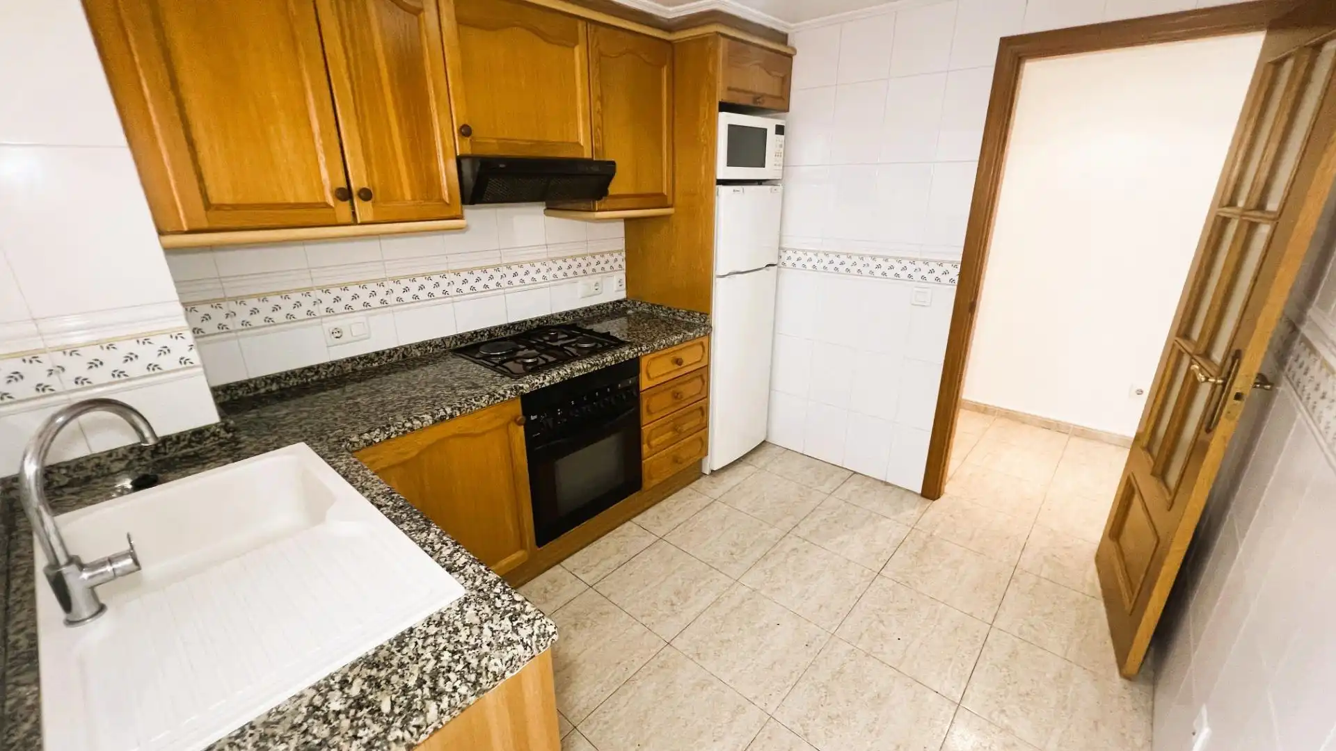 Piso con terraza en venta en Calle BERNAT ARTOLA 21, imagen 11