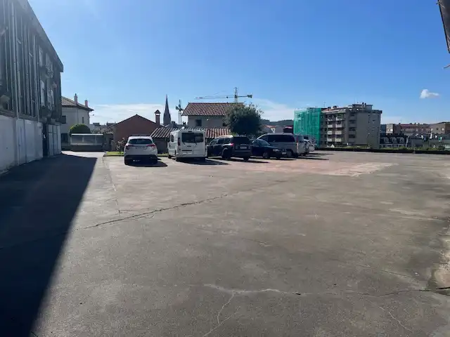 Parking de Piso en venta en Torrelavega  con Calefacción y Trastero