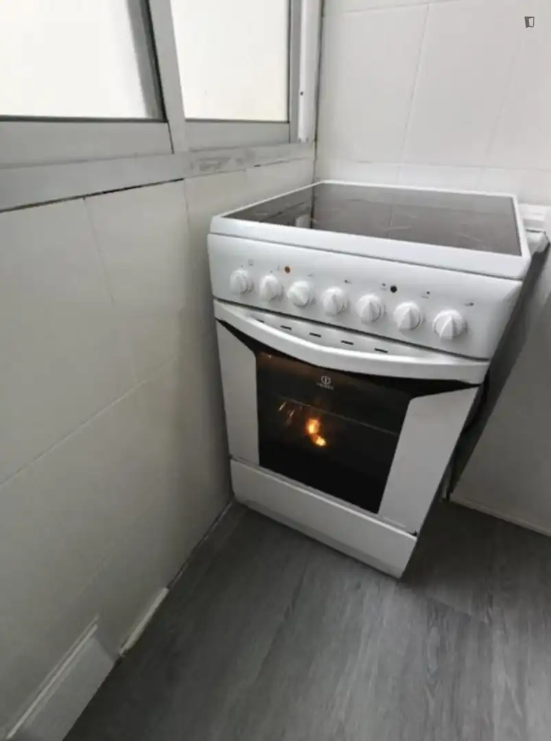 Cuina de Apartament per a compartir en Móstoles amb Aire condicionat, Moblat i Forn