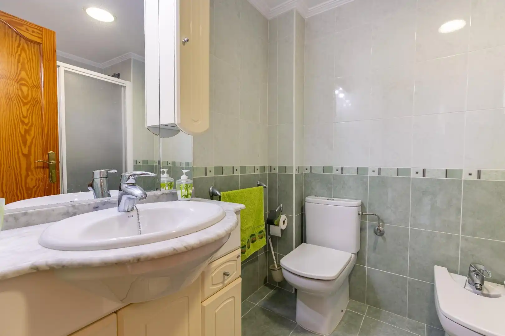 Baño de Ático en venta en Tavernes de la Valldigna con Terraza, Trastero y Amueblado