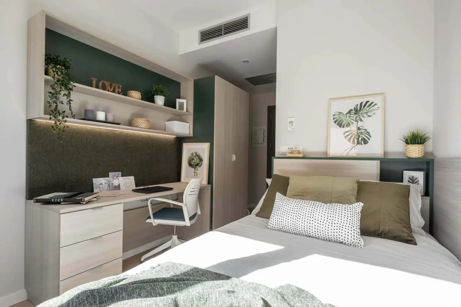 Bedroom of Flat for share in Bellavista - La Palmera