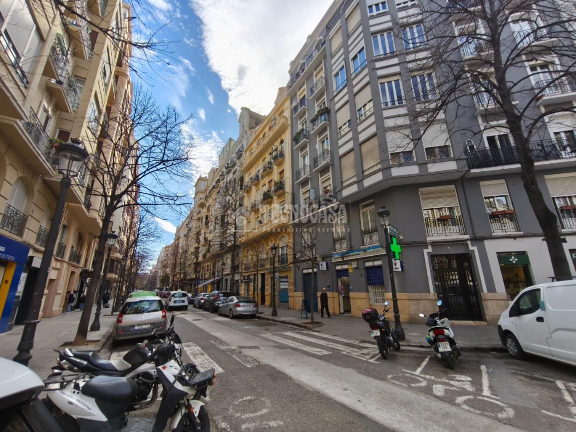 Exterior view of Building for sale in  Valencia Capital