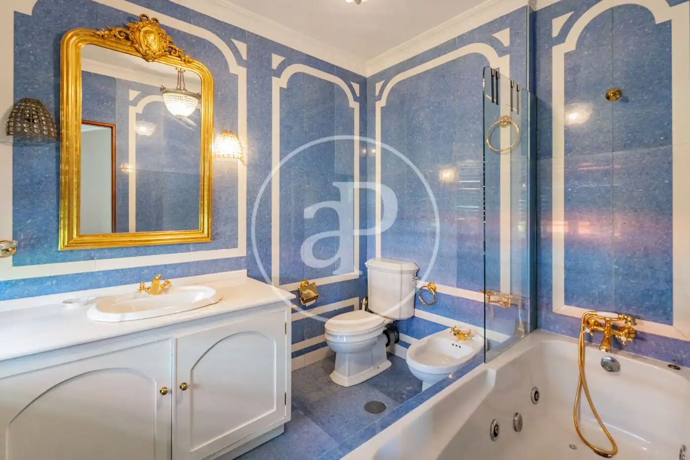 Baño de Piso de alquiler en Madrid con Aire acondicionado, Calefacción y Jardín privado