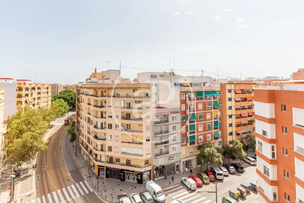 Vista exterior de Àtic en venda en Valencia amb Aire condicionat, Terrassa i Traster