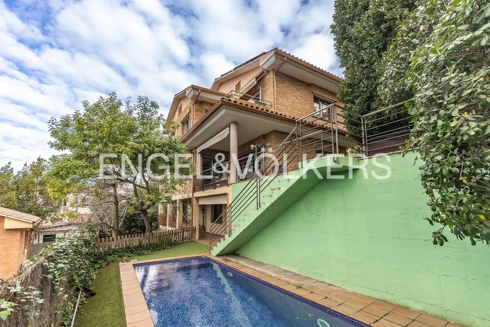 Exterior view of Houses for sale in Sant Cugat del Vallès  with Air Conditioner, Heating and Private garden