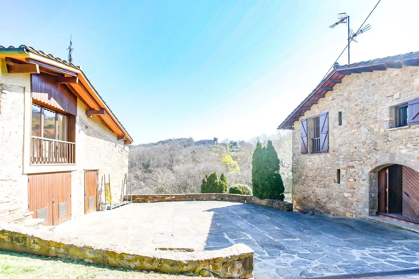 Vista exterior de Finca rústica en venta en Olot con Calefacción, Jardín privado y Terraza