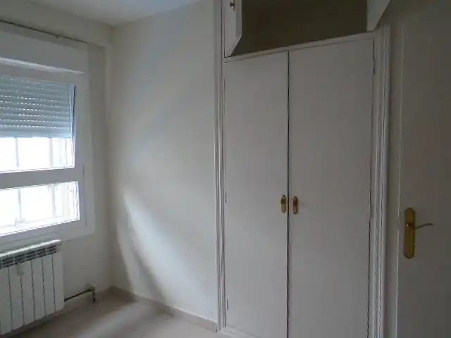 Habitación de Piso en venta en  Logroño con Calefacción