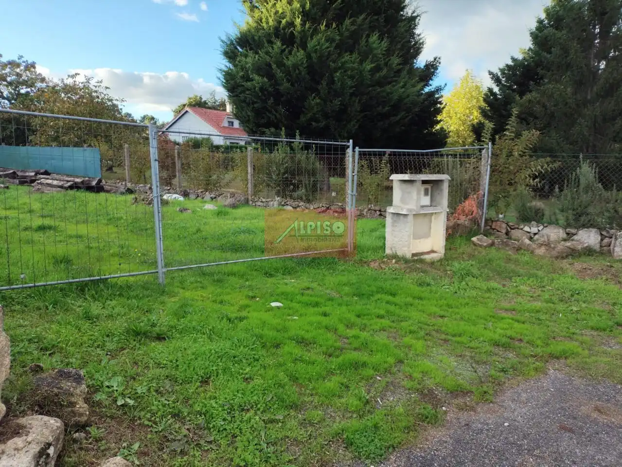Casa o xalet en venda en San Cibrao das Viñas amb Calefacció, Jardí privat i Balcó