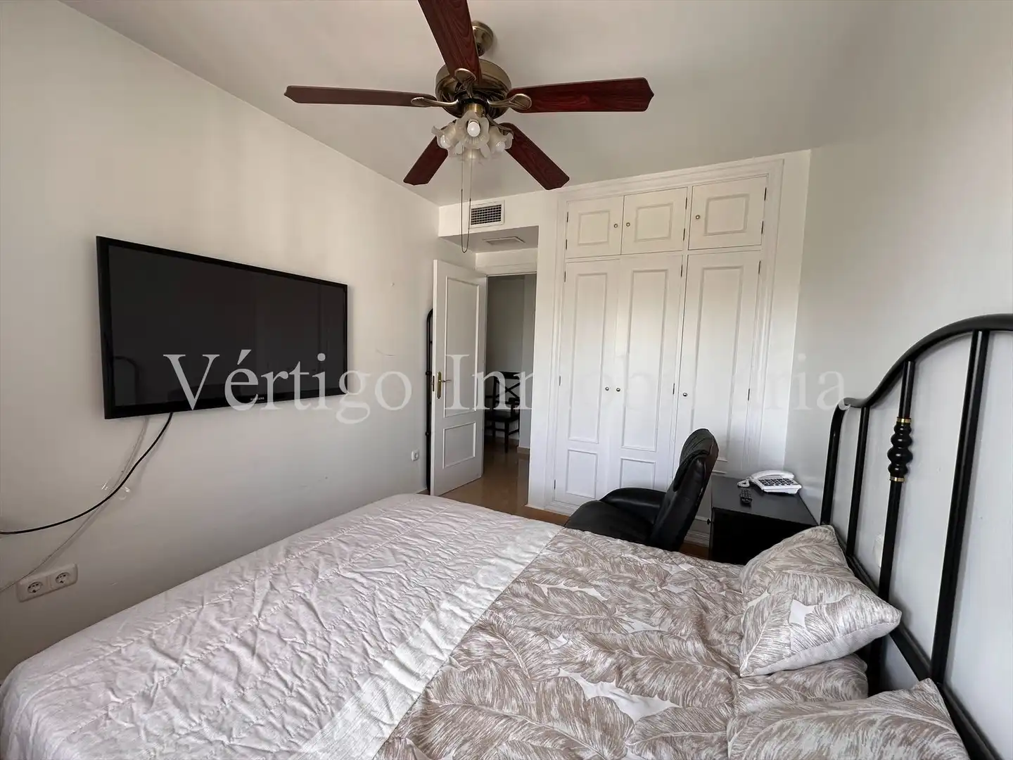 Bedroom of Flat for sale in Dos Hermanas  with Air Conditioner, Heating and Private garden