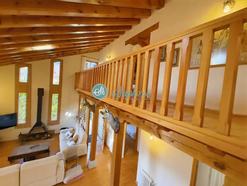 Casa o chalet en venta en Palazuelos de Eresma con Calefacción, Terraza y Amueblado