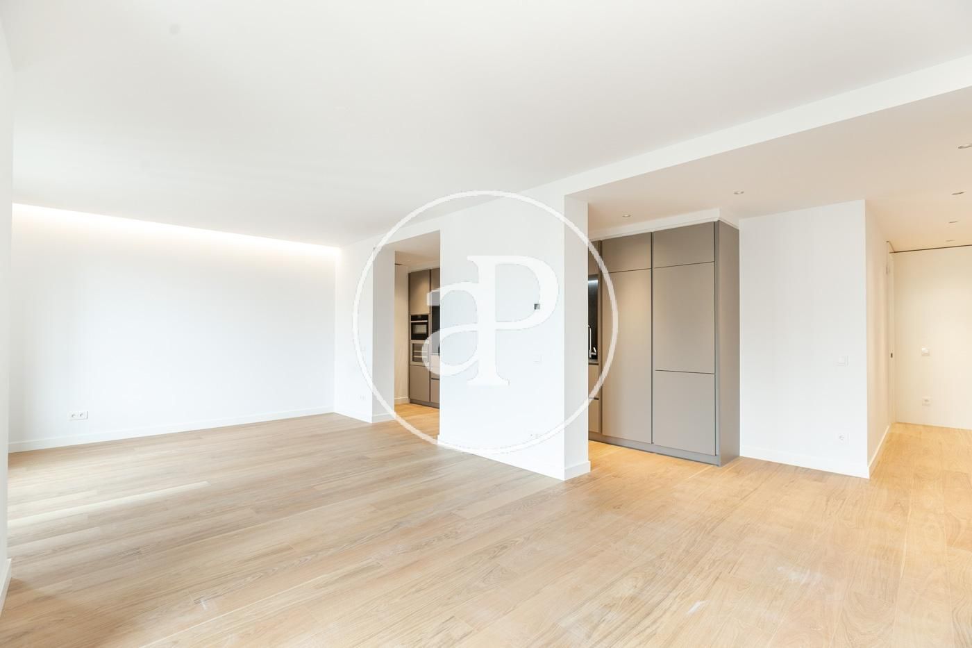Exterior view of Flat for sale in  Barcelona Capital  with Air Conditioner, Heating and Private garden