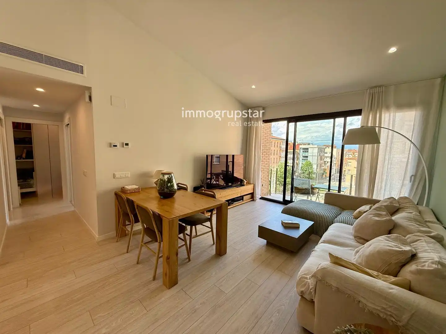 Attic for sale in Santiago, 22, Eixample Sud – Migdia
