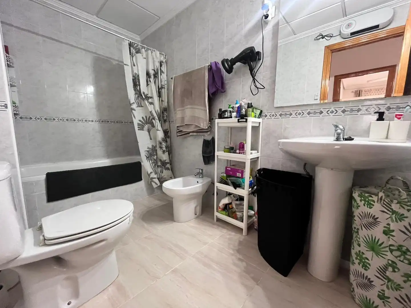 Badezimmer von Erdgeschoss zum Verkauf in Águilas mit Klimaanlage, Heizung und Privatgarten