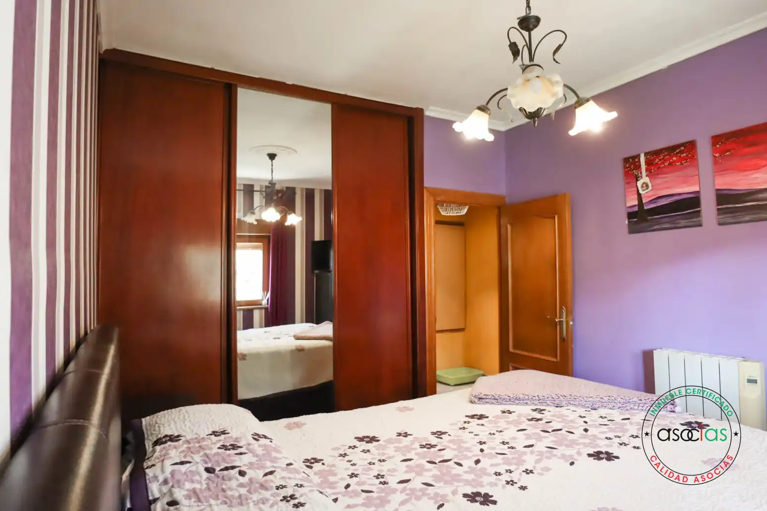 Dormitori de Casa o xalet en venda en Oviedo  amb Calefacció, Jardí privat i Parquet