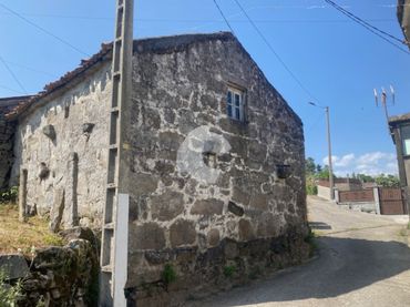 Reihenhaus mit Garten zum Verkauf in Lobios