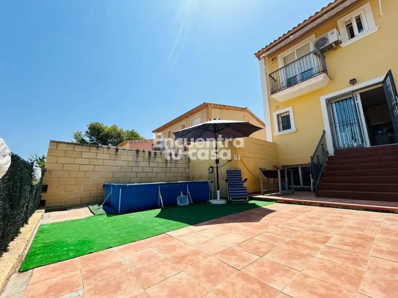 Vista exterior de Casa adosada en venda en La Nucia amb Aire condicionat, Calefacció i Jardí privat