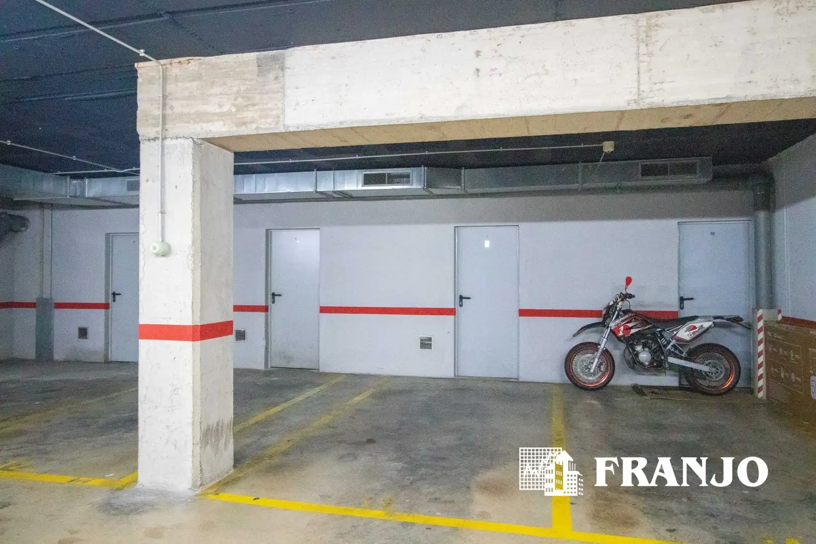 Parking de Piso en venta en Barberà del Vallès con Aire acondicionado, Calefacción y Trastero