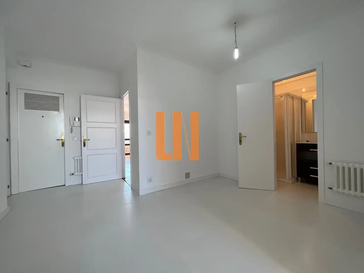 Schlafzimmer von Wohnung zur Miete in A Coruña Capital  mit Heizung, Parkett und Ofen