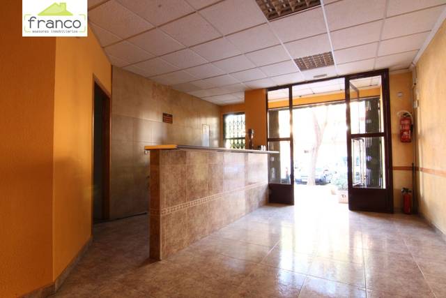 Local comercial en Alquiler en Santiago el Mayor