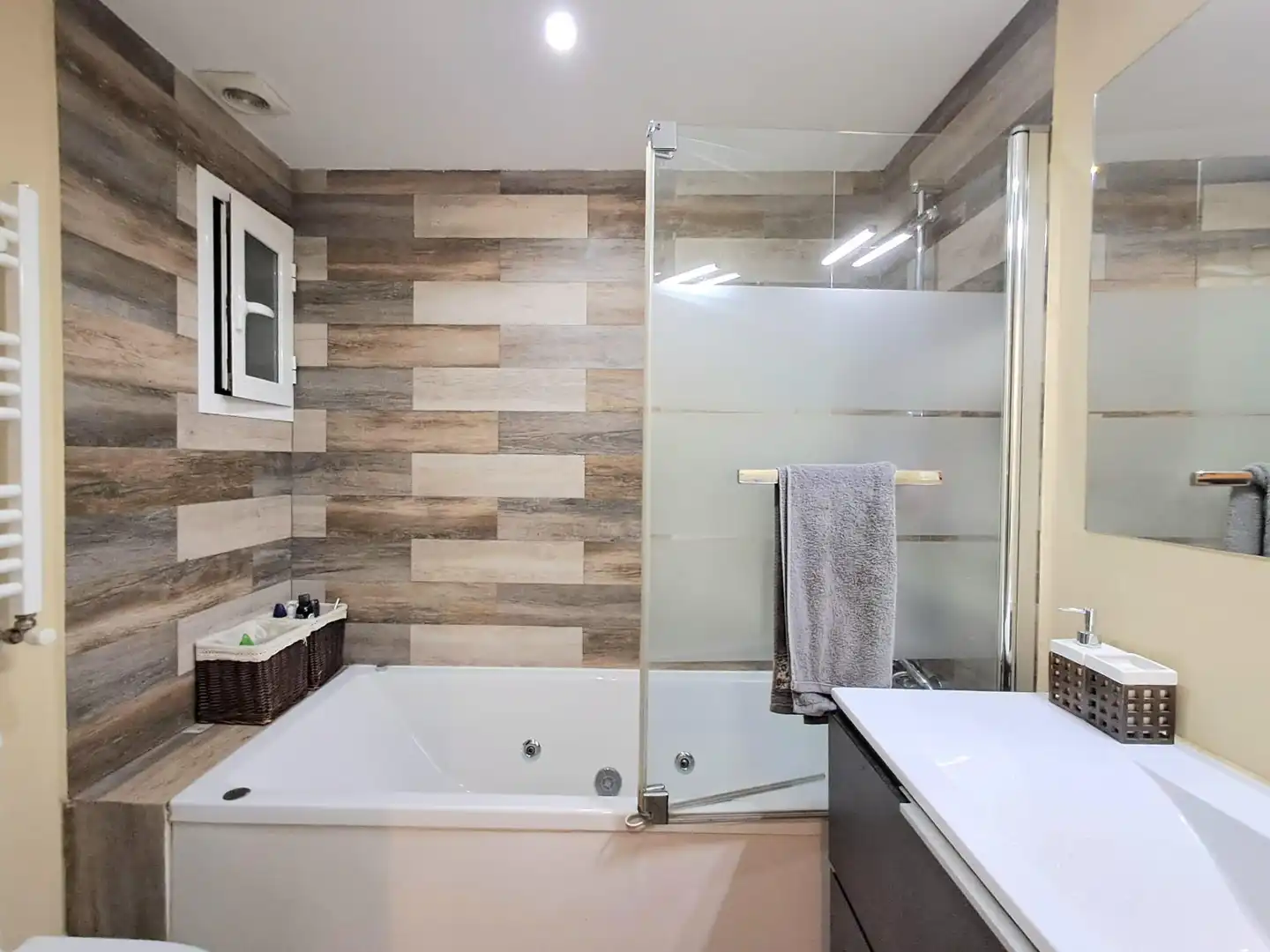 Baño de Piso en venta en Madrid con Aire acondicionado, Calefacción y Jardín privado