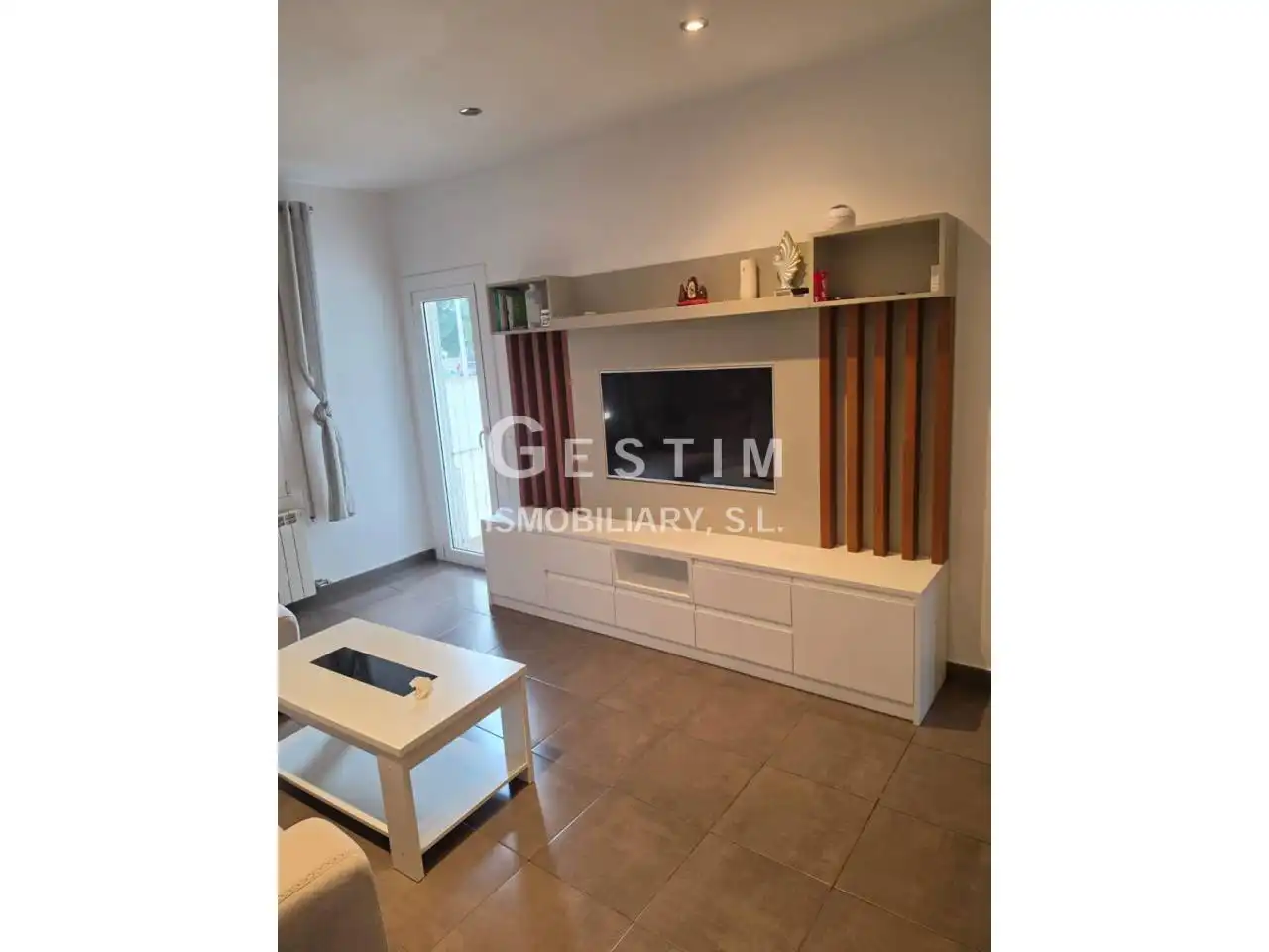 Sala de estar de Piso en venta en Vic con Calefacción, Trastero y Balcón
