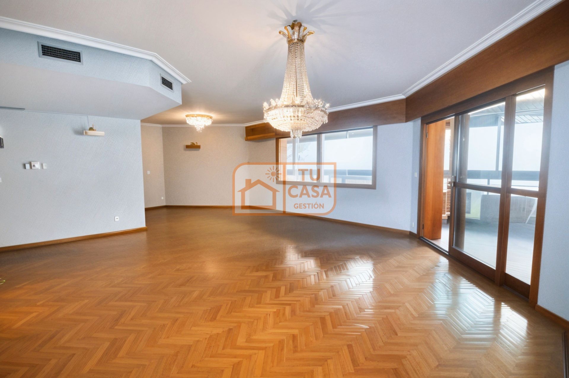 Living room of Flat for sale in Cáceres Capital  with Air Conditioner, Heating and Parquet flooring