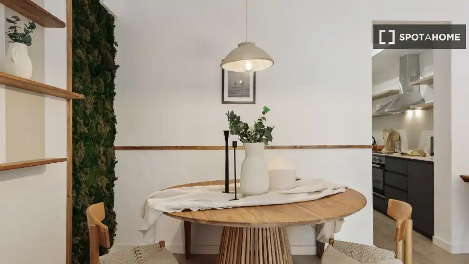 Comedor de Piso de alquiler en Barcelona con Aire acondicionado, Calefacción y Amueblado