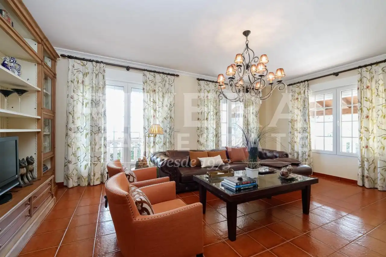Sala de estar de Casa o chalet en venta en Cangas  con Calefacción, Jardín privado y Amueblado