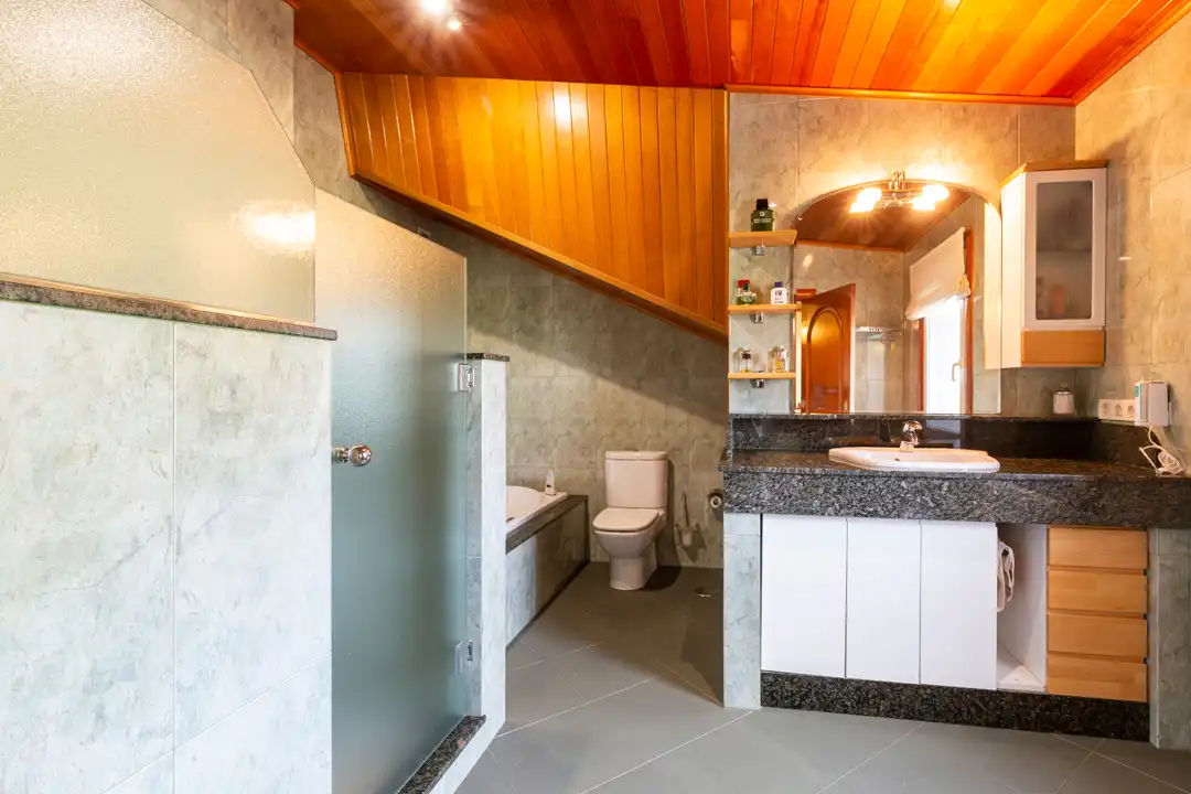 Bathroom of Houses for sale in Bergondo  with Heating, Private garden and Terrace