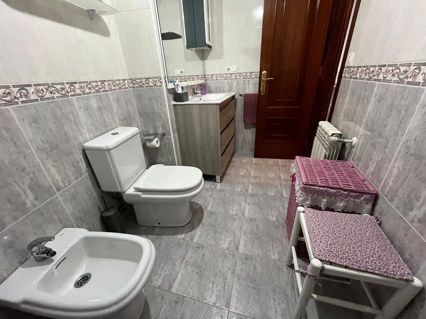 Badezimmer von Wohnung zur Miete in Santiago de Compostela  mit Heizung und Möbliert