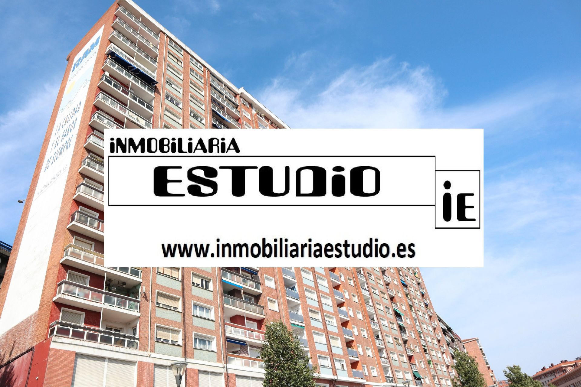 Vista exterior de Pis en venda en Bilbao  amb Calefacció i Balcó