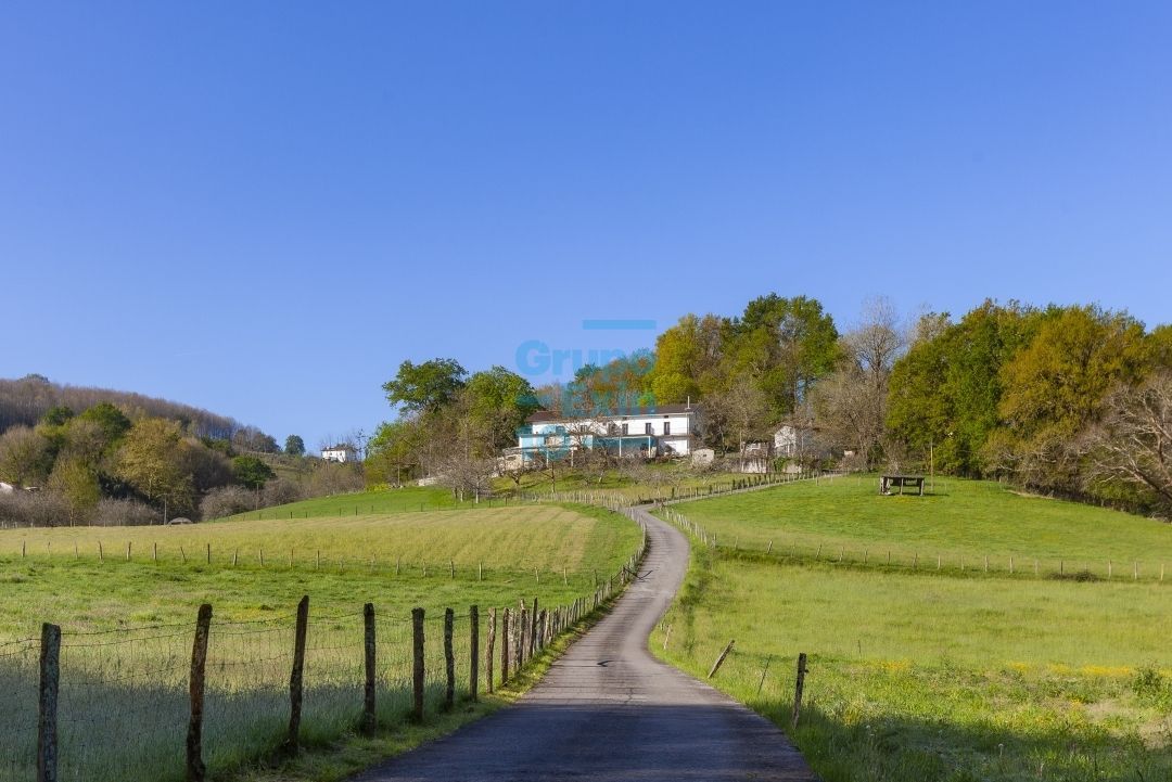 Vista exterior de Finca rústica en venda en Oiartzun amb Calefacció, Terrassa i Balcó