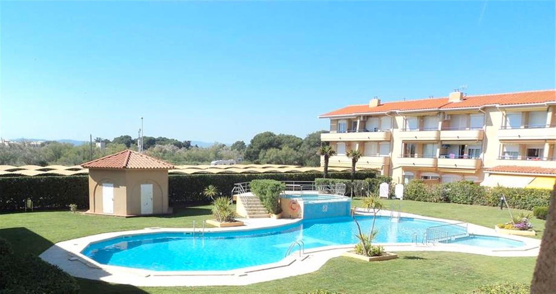 Piscina de Estudi en venda en L'Estartit amb Jardí privat, Parquet i Terrassa