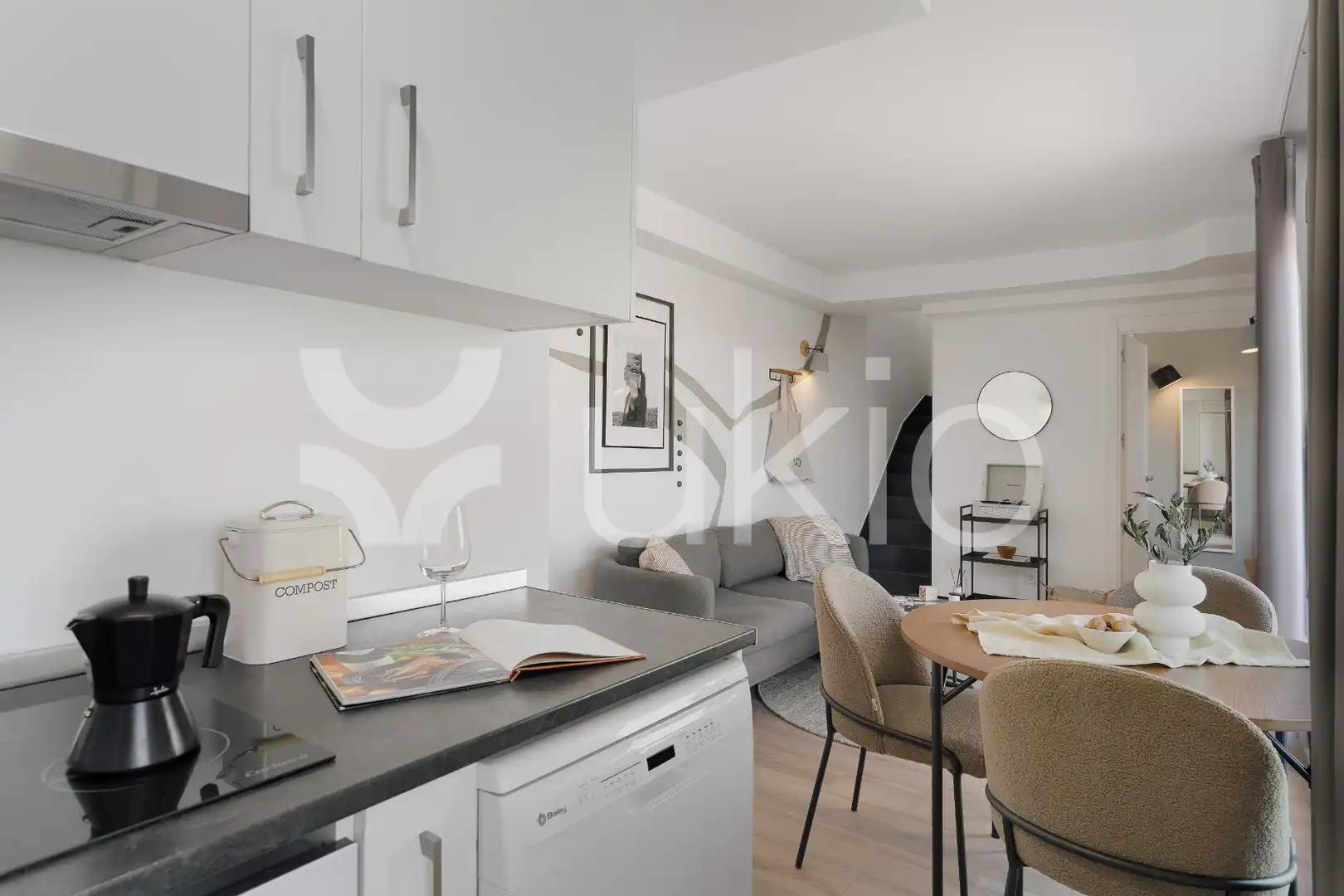 Dormitori de Apartament de lloguer en Madrid amb Calefacció, Terrassa i Moblat