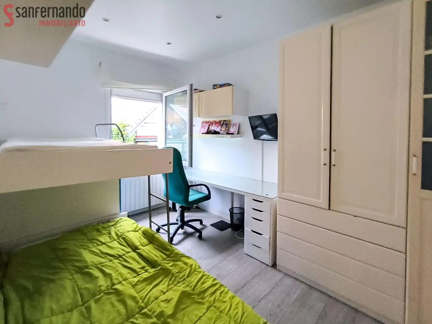 Schlafzimmer von Wohnung zum Verkauf in Santander mit Heizung