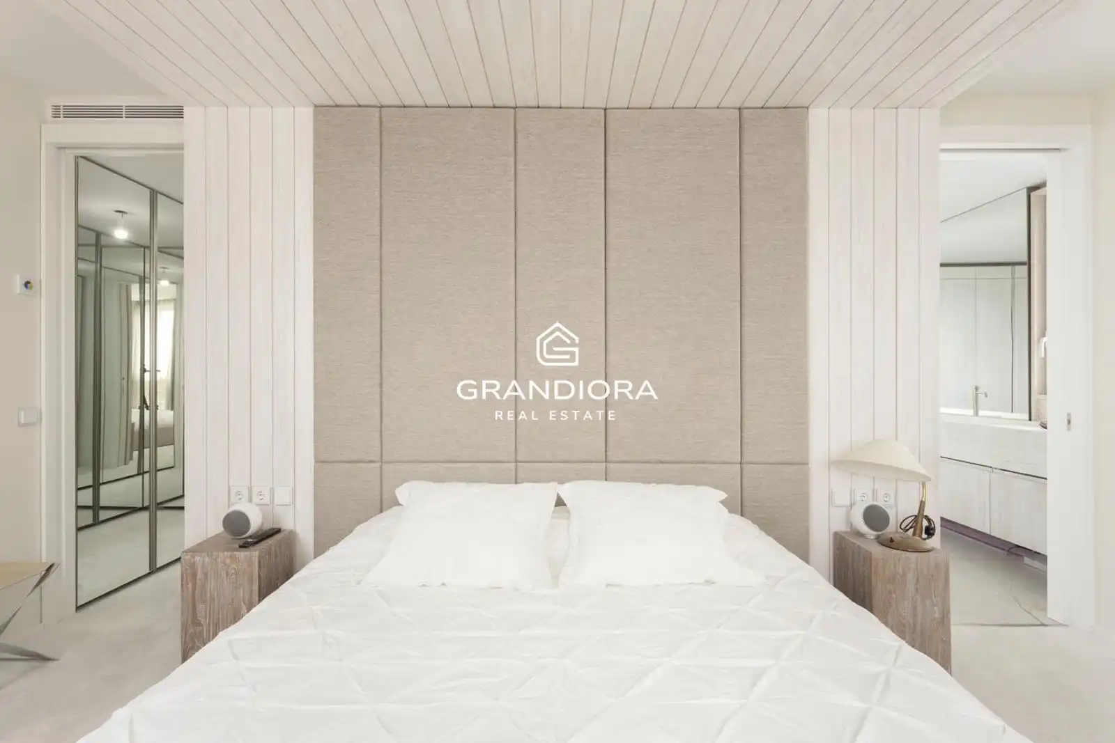 Habitación de Ático en venta en Barcelona con Terraza, Amueblado y Alarma