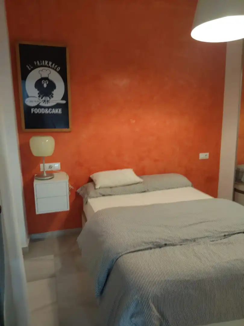 Habitación de Apartamento de alquiler en Sevilla con Aire acondicionado, Calefacción y Amueblado