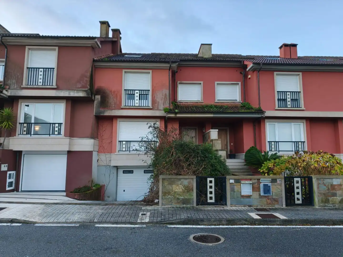 Vista exterior de Casa adosada en venda en Sanxenxo amb Terrassa i Traster