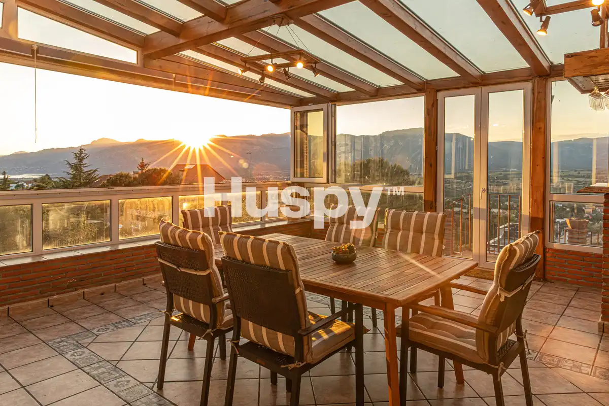 Detached house with terrace for sale in Calle Puenteareas