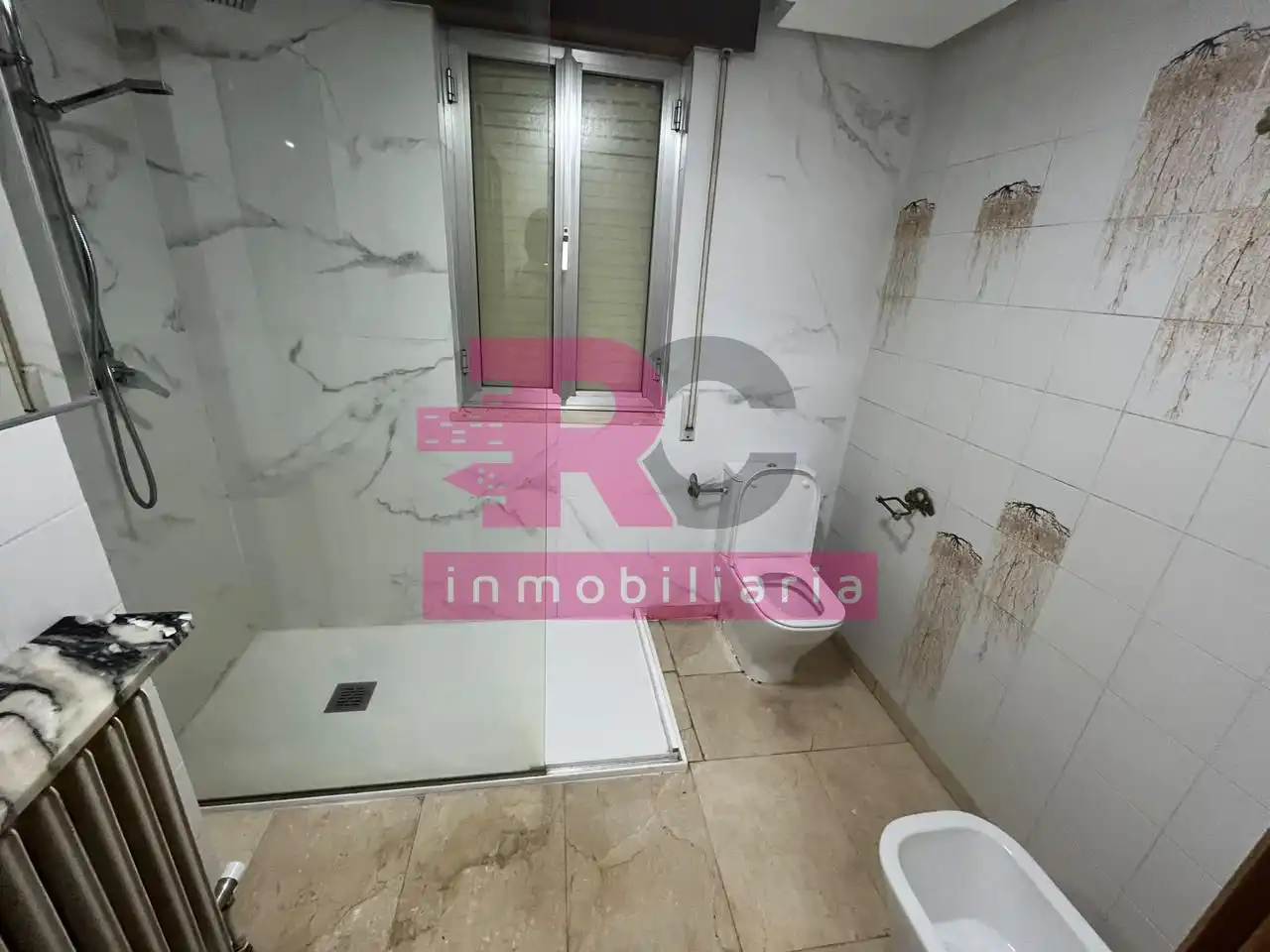 Baño de Piso de alquiler en Salamanca con Calefacción y Parquet