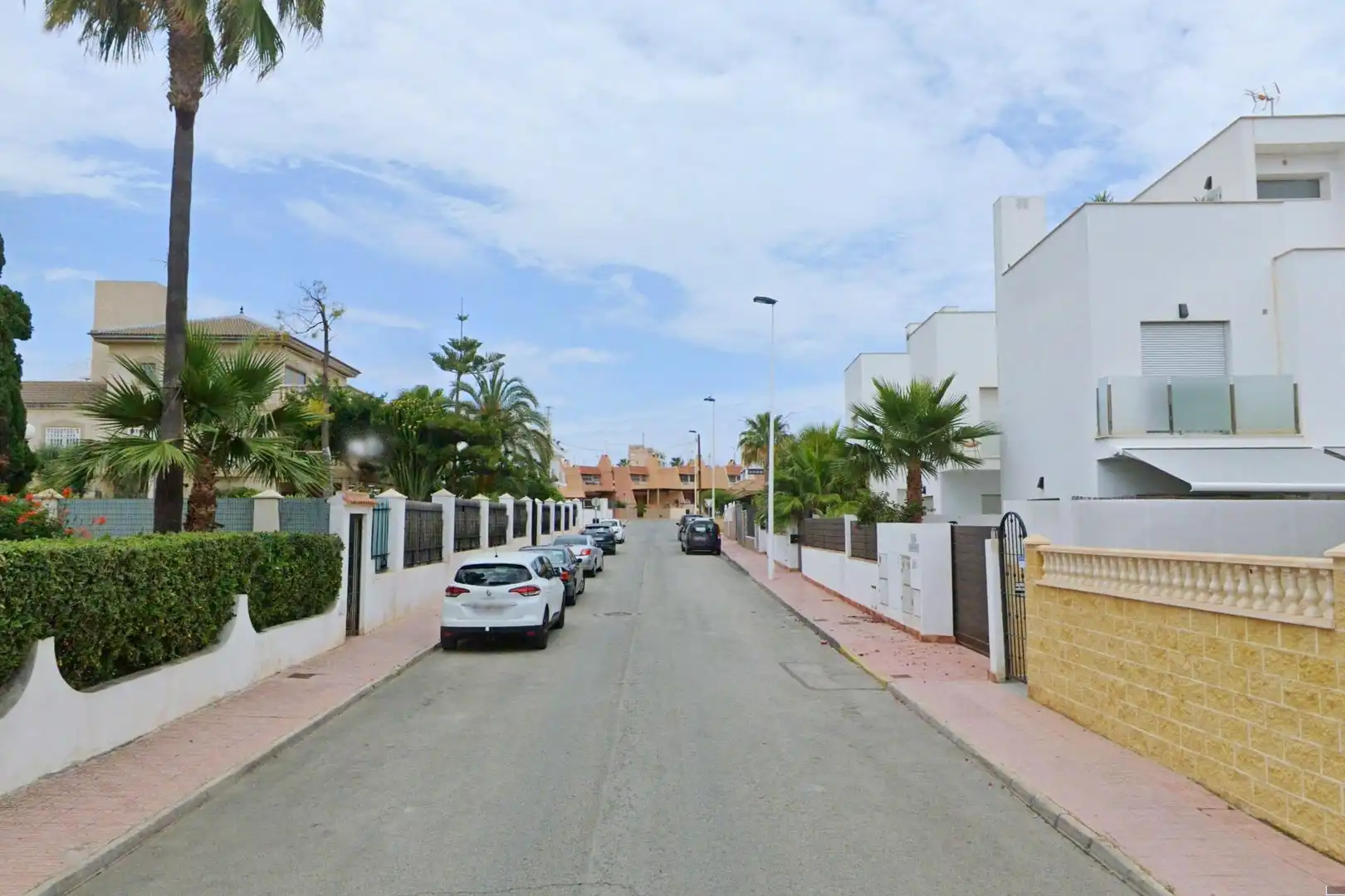 Vista exterior de Casa o xalet en venda en Torrevieja amb Aire condicionat, Calefacció i Jardí privat