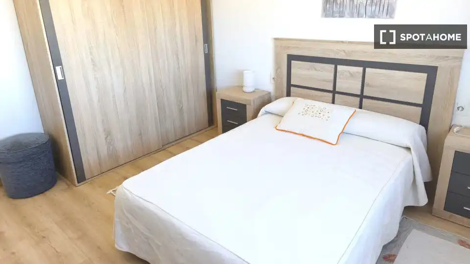 Dormitori de Pis per a compartir en Vigo  amb Aire condicionat, Terrassa i Moblat